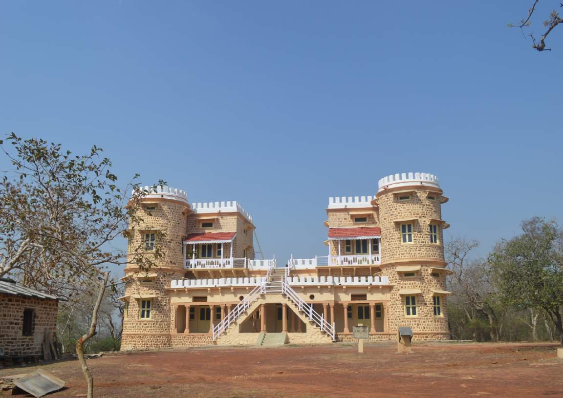 George Castle Visitor’s Center